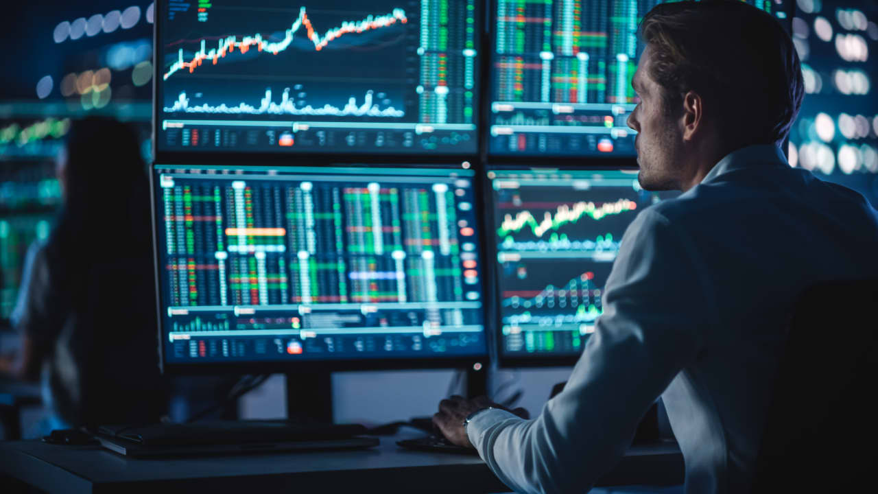 It’s been a painful month for hedge funds. To turn it around, they are shorting U.S. stocks. — MarketWatch, Beijing Arts news